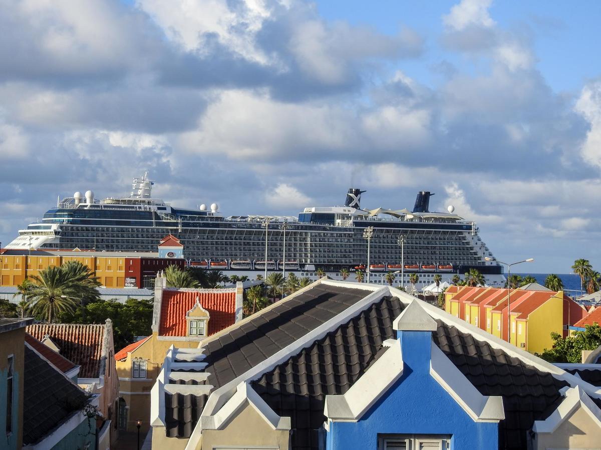 Curacao Suites Hotel Виллемстад Экстерьер фото